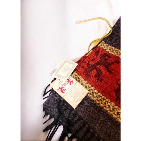 Calzeat Wool Blend Scarf 70"x15" Red Celtic Lion Fringe Wrap Shawl Scotland NEW - Picture 3 of 4